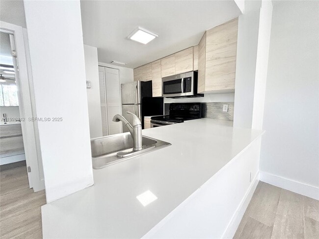 Building Photo - 6340 La Costa Dr