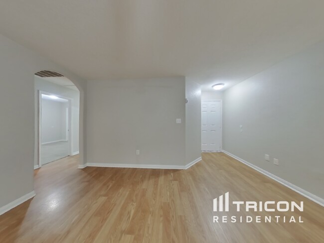 Foto del edificio - 5819 Forest Canyon