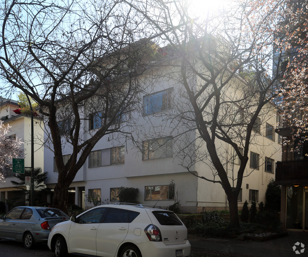 Building Photo - El Ross Apartments