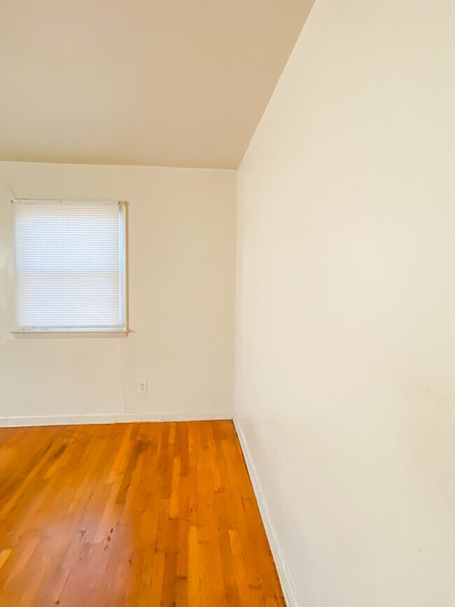 Building Photo - 559 S 22nd Ave