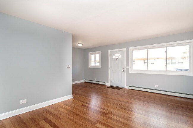 Building Photo - 601 Highview Ave