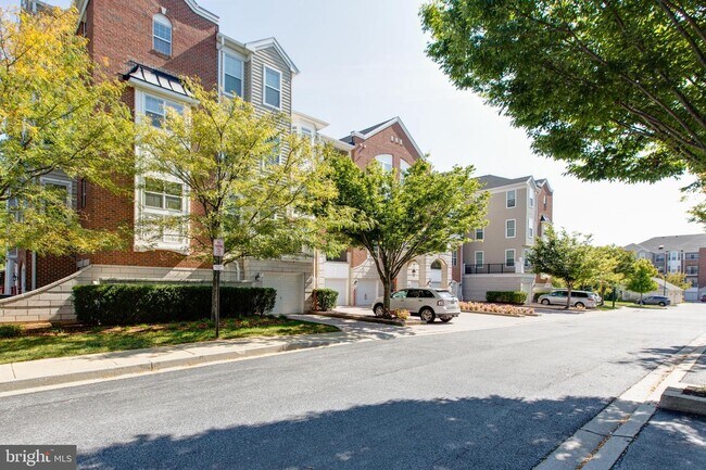 Building Photo - 5900 Great Star Dr