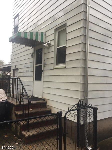 Foto principal - 107 Vreeland Ave