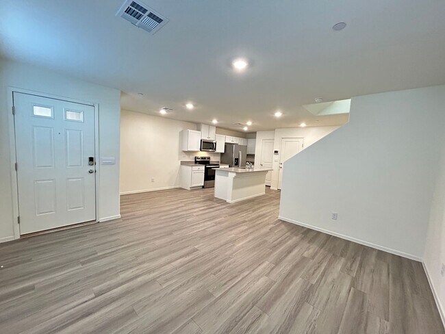 Building Photo - Brand New Northwest Townhome 3 Bedrooms plus Loft!