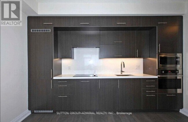 Building Photo - 5 Sheppard Ave E