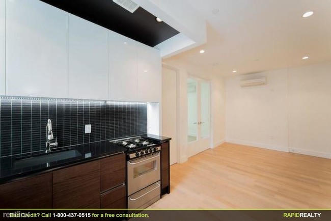 Foto del edificio - 828 Willoughby Ave
