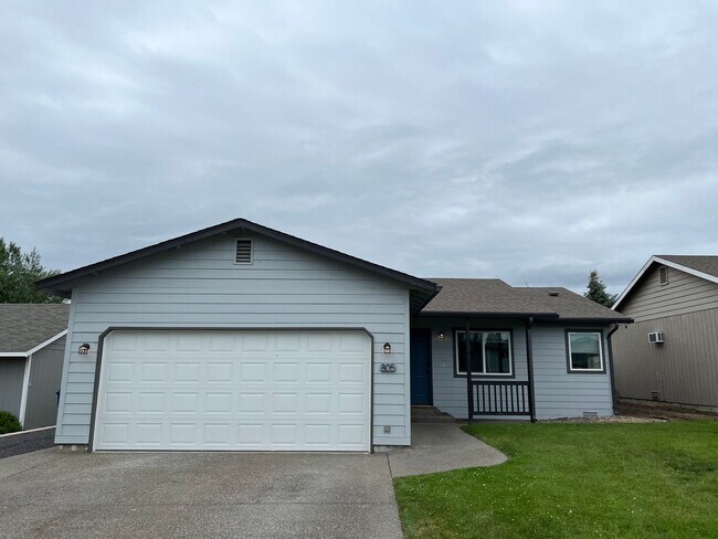 Building Photo - 3 Bedroom Home