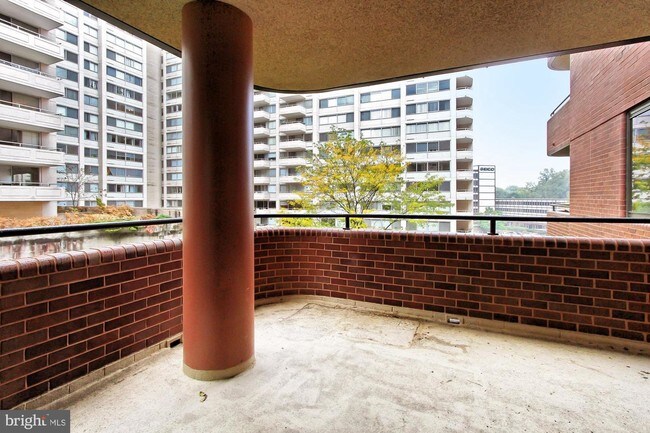 Building Photo - 4550 N Park Ave