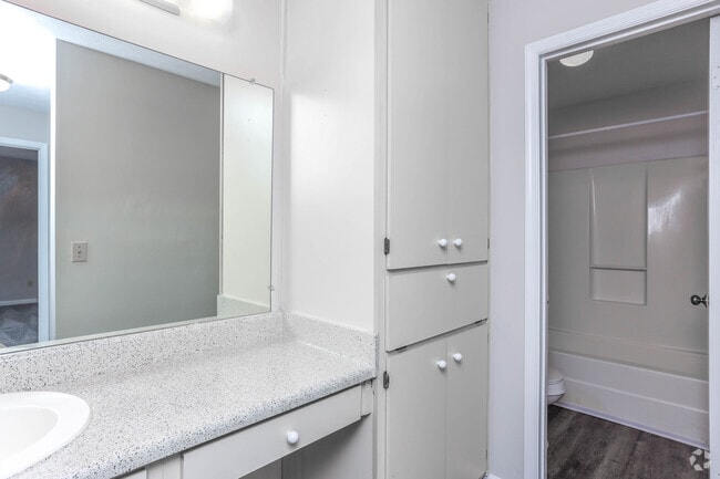 2BR, 2BA - 1,000 SF - Quail Ridge Apartments