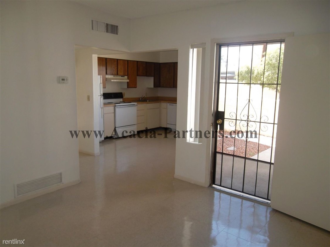 Primary Photo - 2031 N Swan Rd