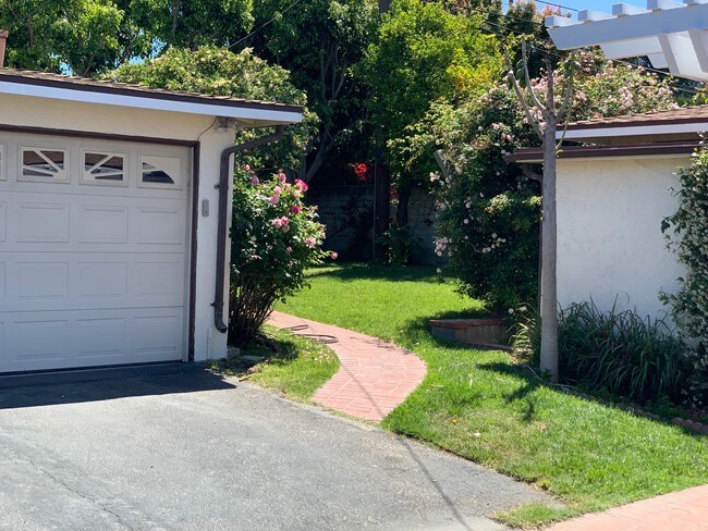 Foto del edificio - 3318 Raintree Ave