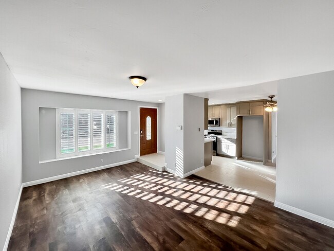Building Photo - 10353 Woodrose Ave