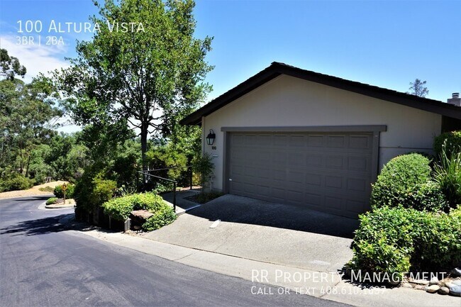 Foto del edificio - Spacious Rinconada Hills Townhome with Bre...