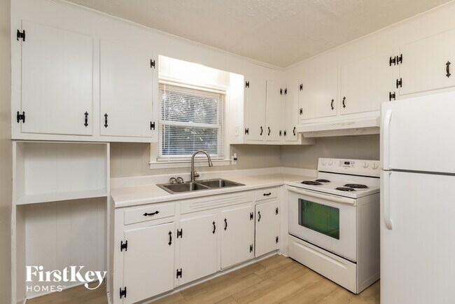 Building Photo - 2754 Mary Ave
