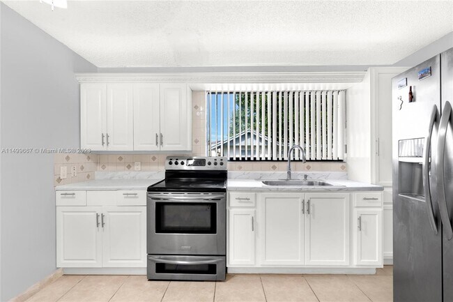 Foto del edificio - 951 W 30th St