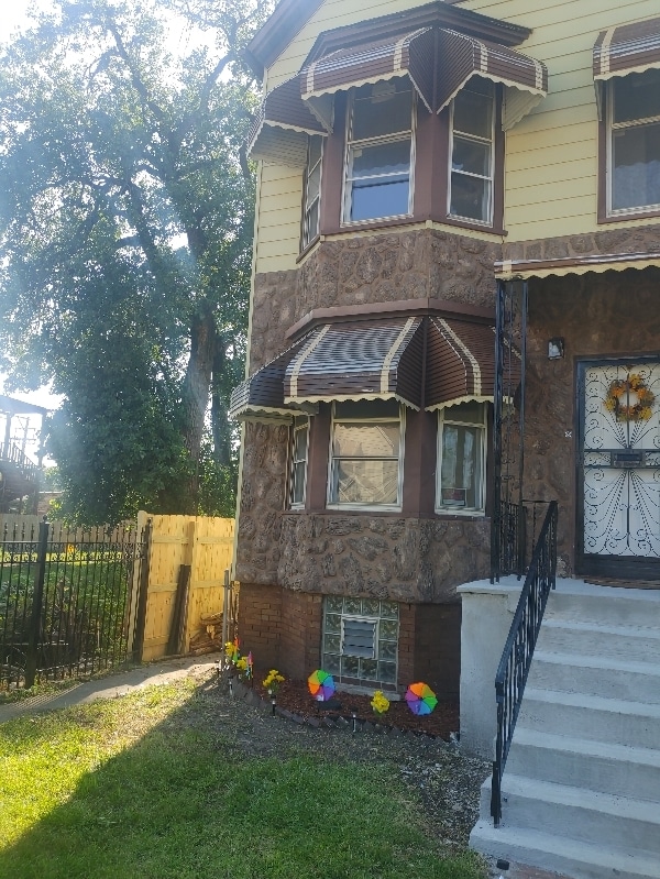 Building Photo - 6840 S Green St