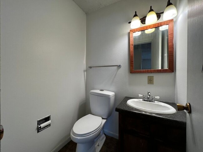 Foto del edificio - $1,395 | 3 Bedroom, 1.5 Bathroom Townhome ...