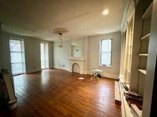 Building Photo - 1123 W 8th St