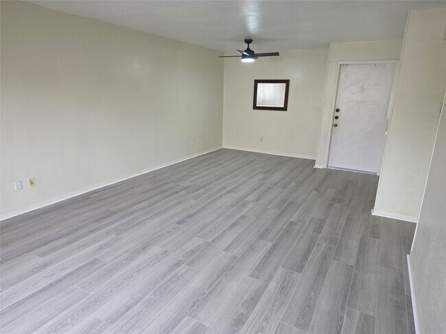 Building Photo - 3025 Walnut Bend Ln