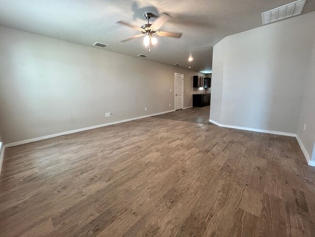 Foto del edificio - 3 bed 2 bath