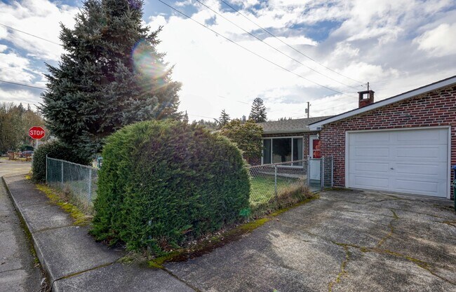 Building Photo - 503 N 5th Ave SW