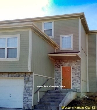 Building Photo - 1954 N 80th Ct