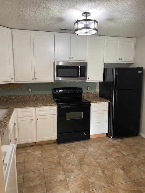 Kitchen - 1413 Bobolink Pl