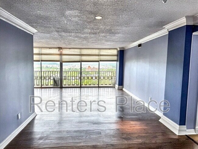 Building Photo - 1502 S Boulder Ave