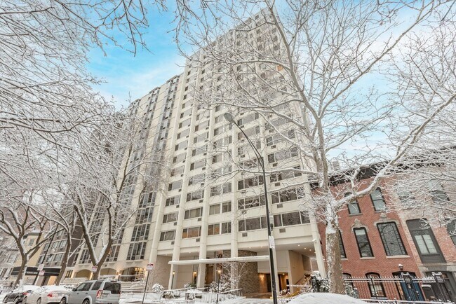Building Photo - 1344 N Dearborn St