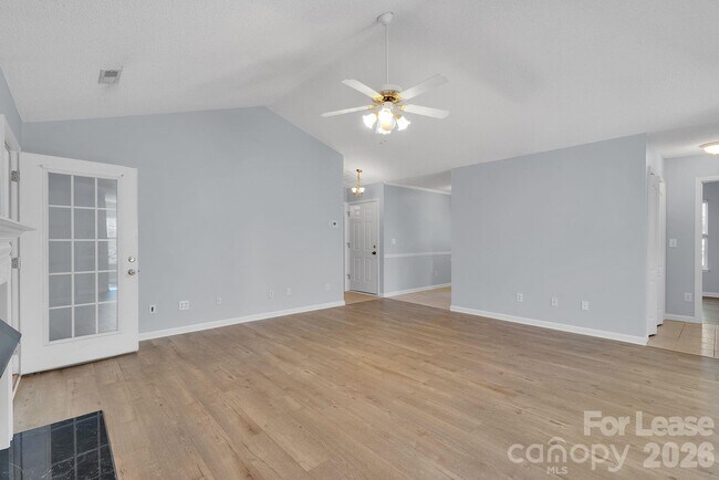 Foto del edificio - 6340 S Bend Ln