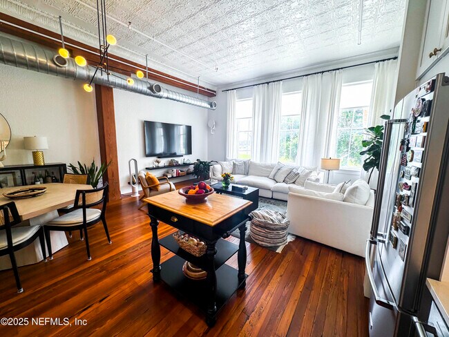 Foto del edificio - 301 E Bay St