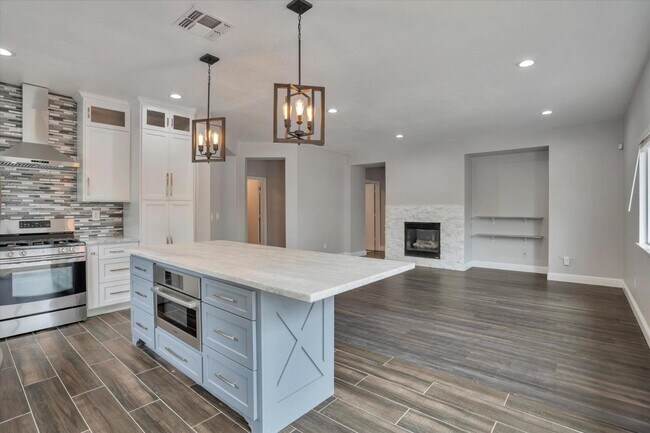 Building Photo - 7733 Manorside Dr