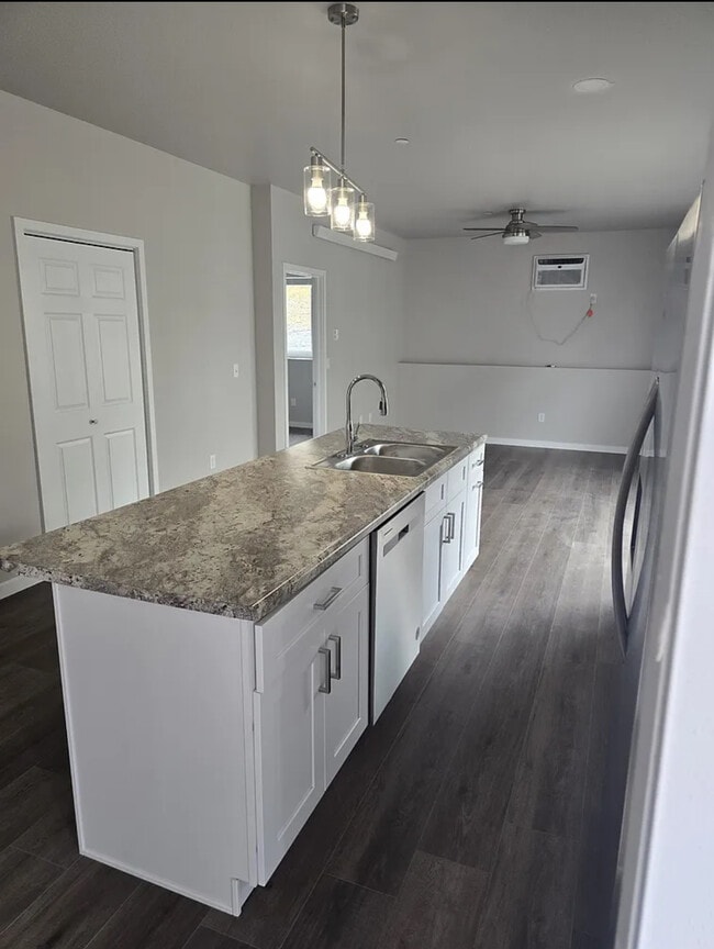 Building Photo - 2503 Hennessy Dr