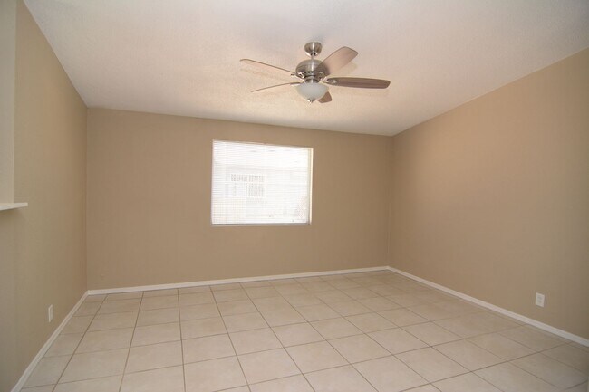 Foto del edificio - Spacious 2 Bedroom 1 Bath Duplex! Central ...