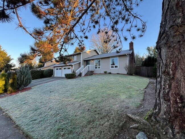 Foto del edificio - 3 Bedroom 2.5 Bath in Desirable Renton Fairwood Greens