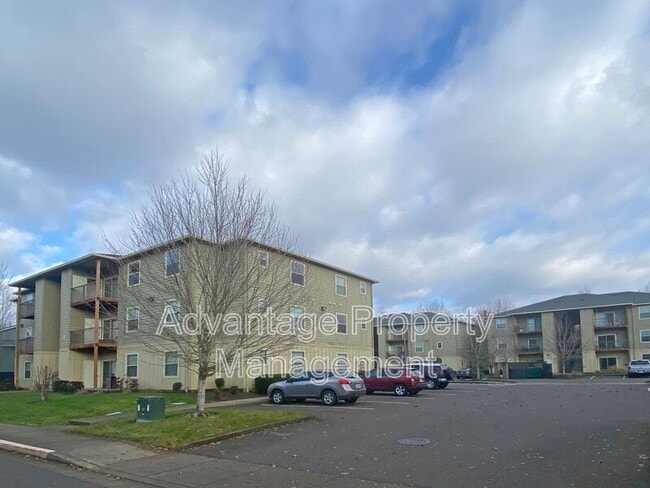 Building Photo - 523 Catron St N