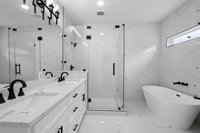 Foto del edificio - 6623 Cohn St