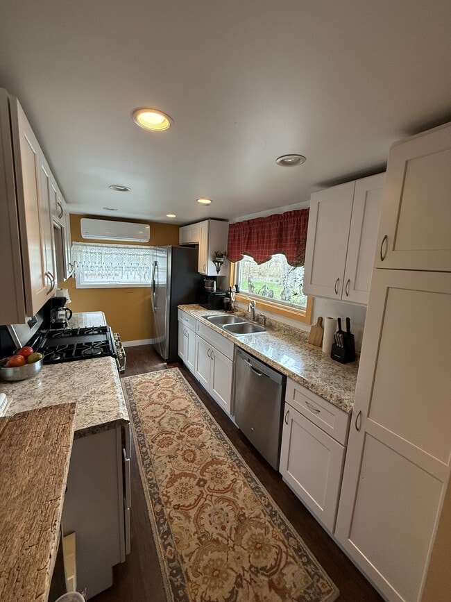 Photo - 210 E Columbia St House