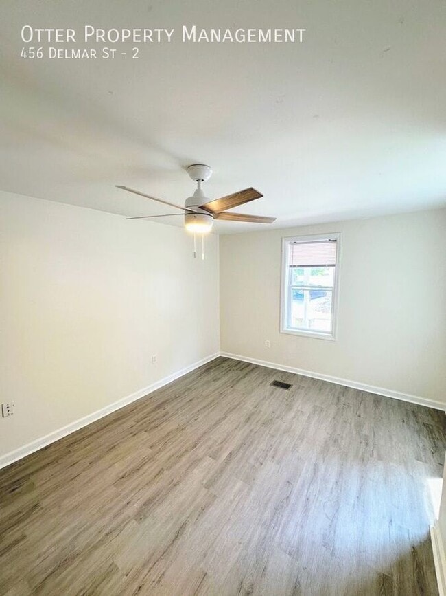 Building Photo - 456 Delmar St