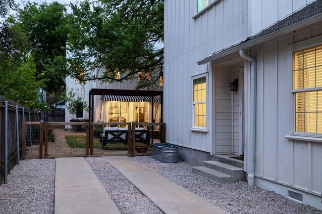 Foto del edificio - 3108 Dancy St