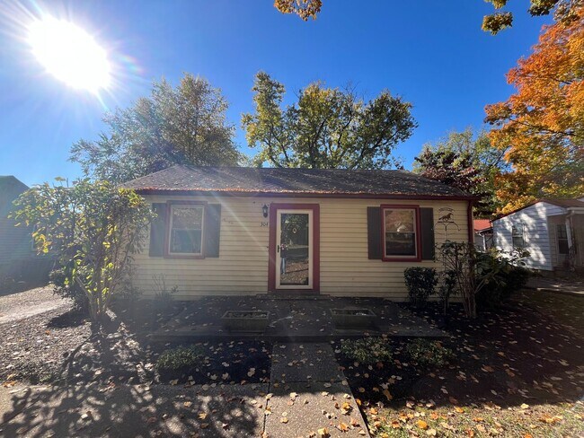 Foto del edificio - Charming 2 bedroom/ 1 Bath home minutes to Downtown Franklin, dog friendly, fenced yard