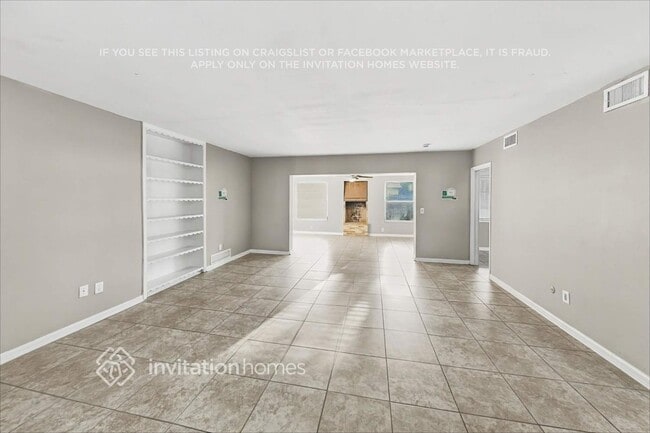 Foto del edificio - 12160 Croft Dr N