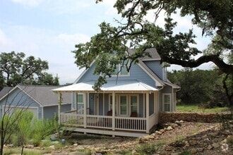 Building Photo - 252 Stallion Springs Dr