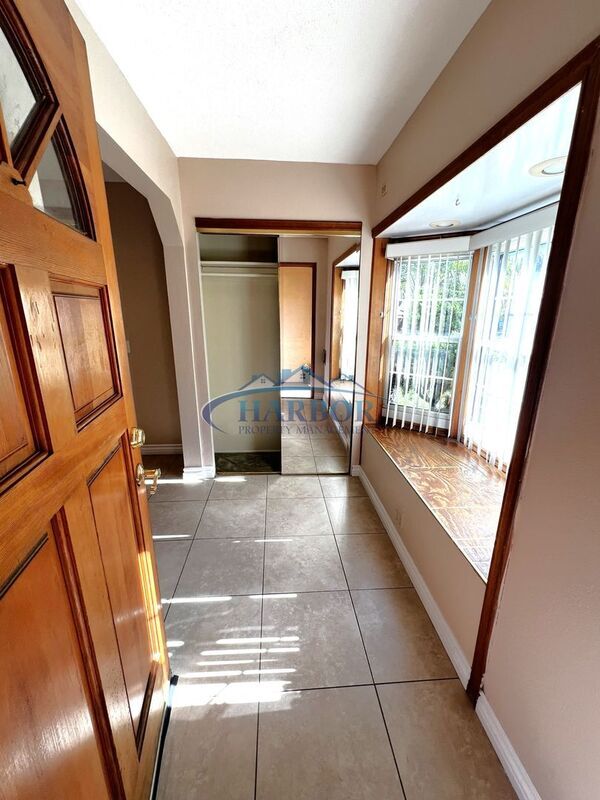 Foto del edificio - 227 W Cummings St