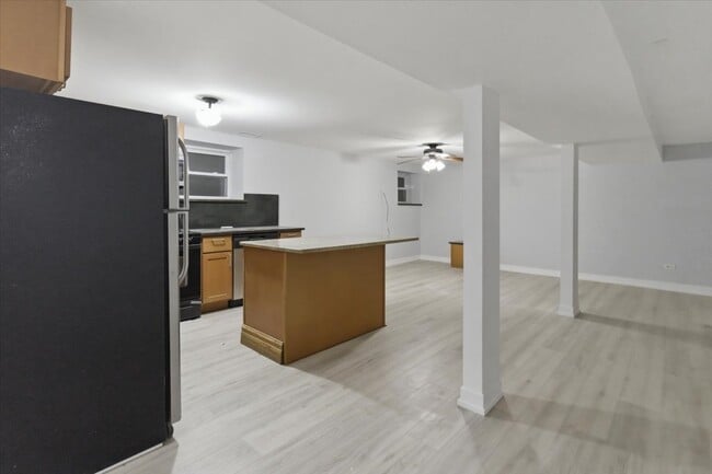 Building Photo - 910 W Gunnison St