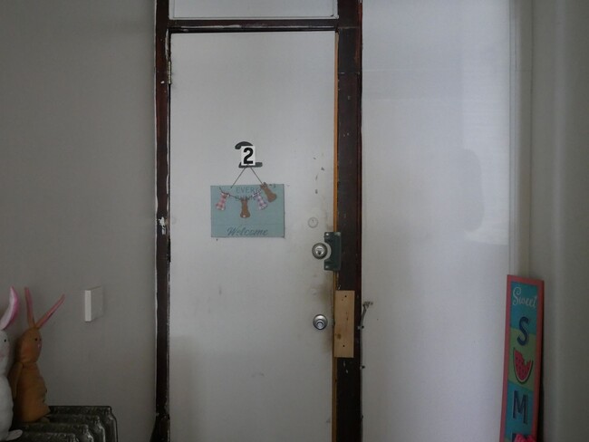 Building Photo - 544 N 6th St