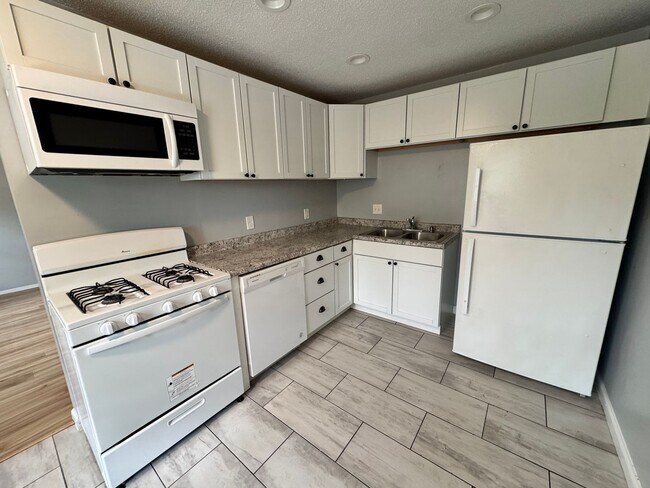 Foto del edificio - 3234 Heatherton Dr
