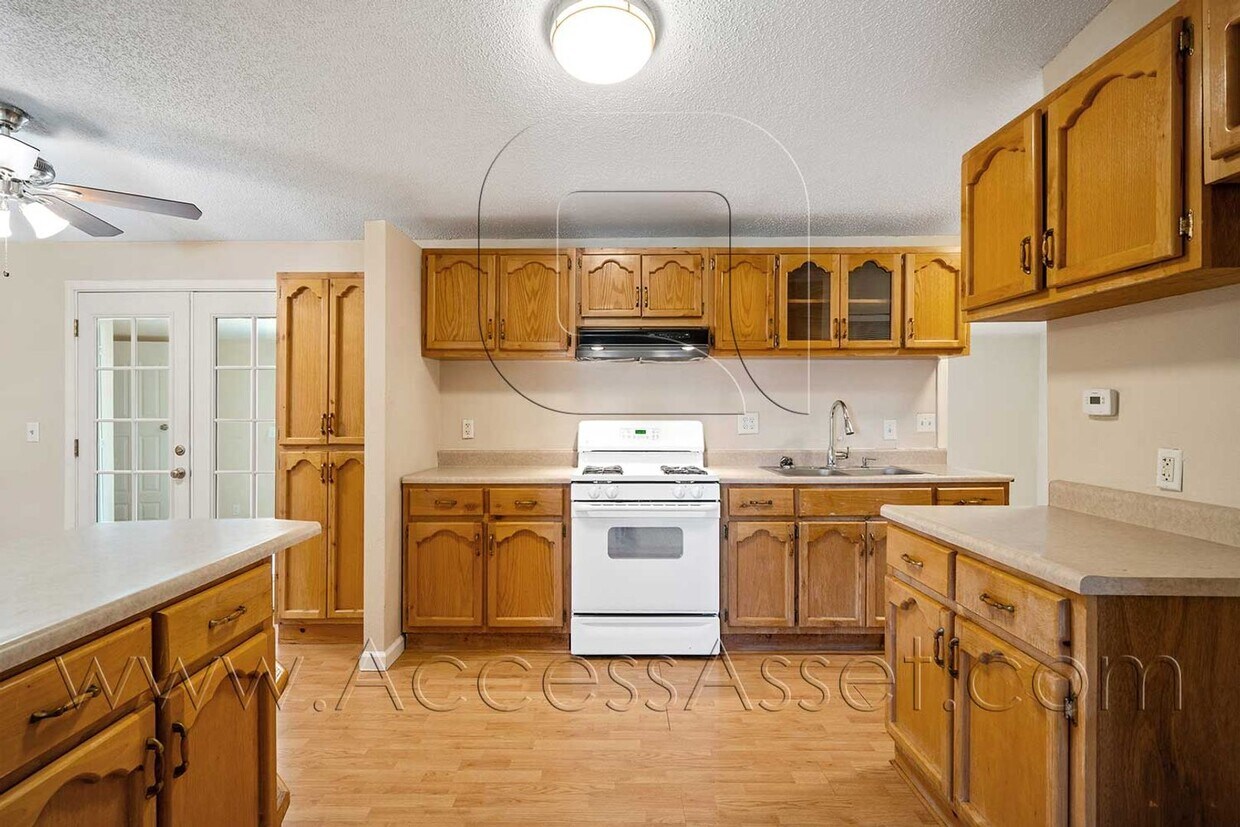 Primary Photo - Charming 4 Bed/2.5 Bath Home With Spacious...