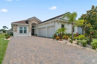 Building Photo - 128 Del Palma Dr
