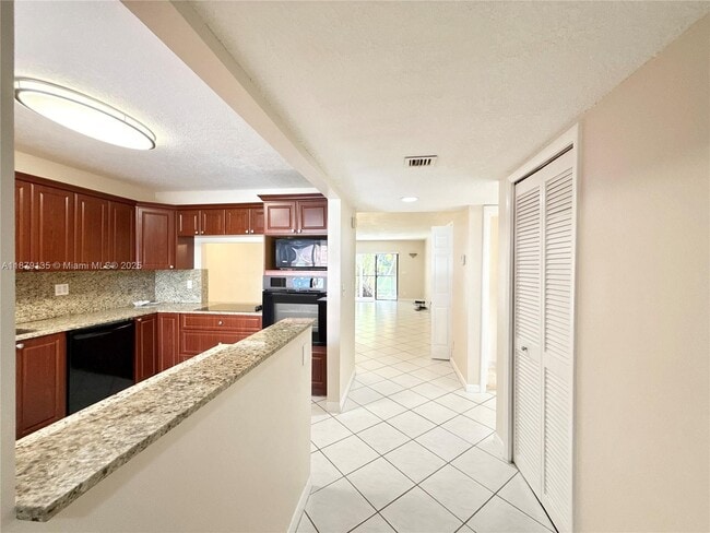 Foto del edificio - 227 Lakeview Dr